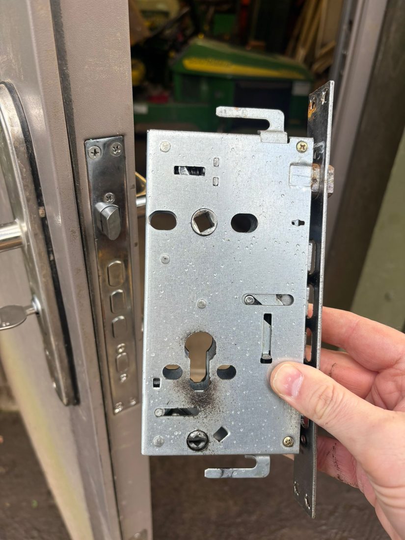 Hooply gearbox replaced on metal door — uPVC Repair by LocksmithLocal